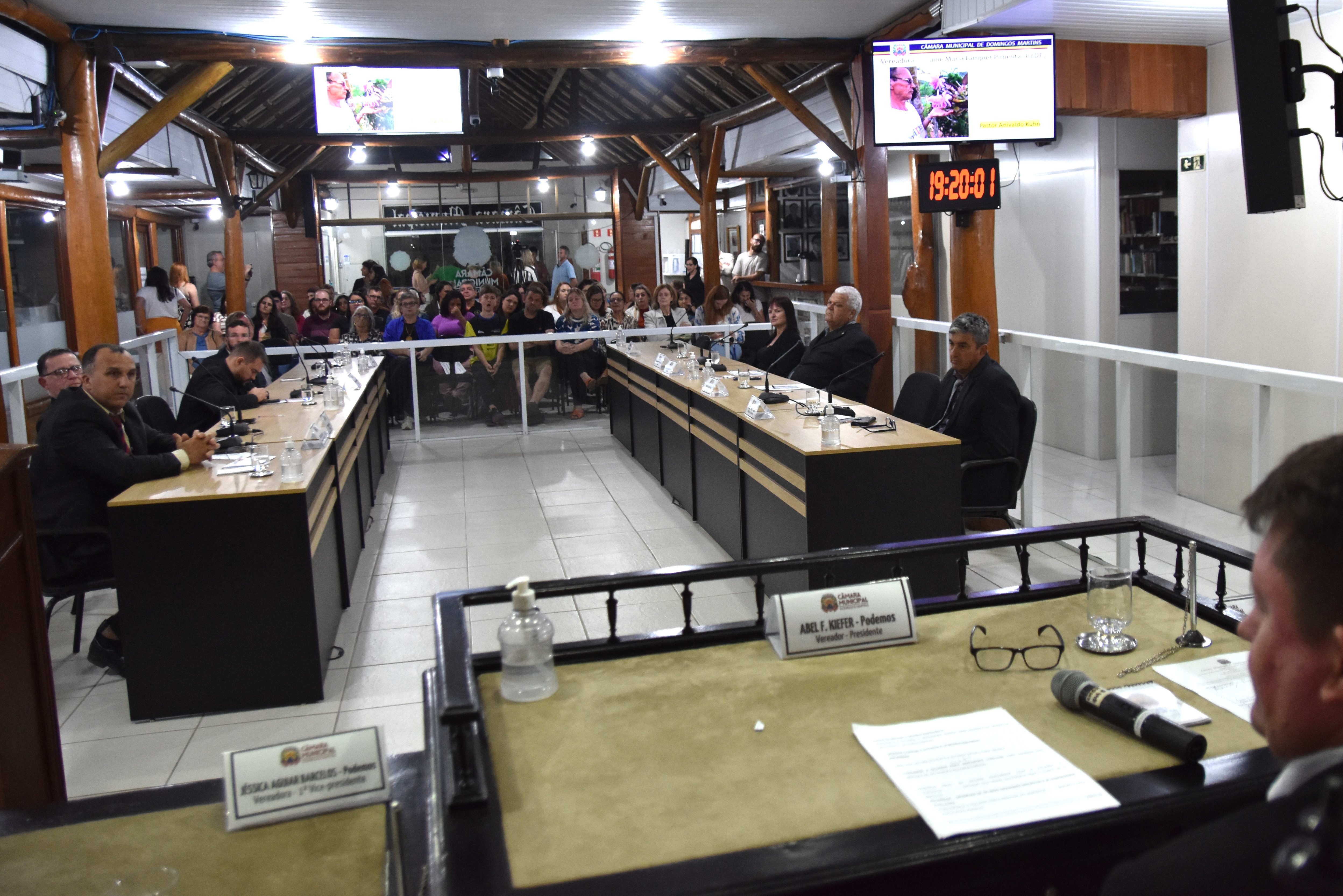 10ª Sessão Ordinária: resumo e resultados das votações
