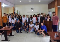 Estudantes da EEEFM Teófilo Paulino visitam a Câmara