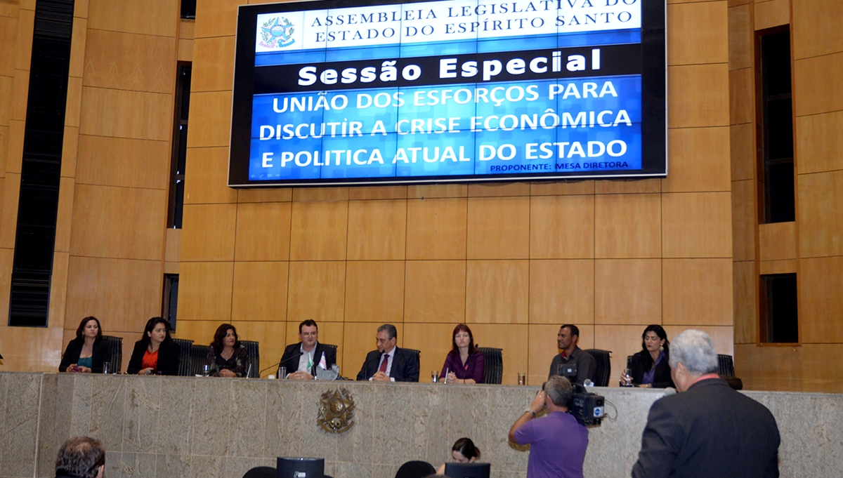 Vereadores participam de debate na ALES sobre crise