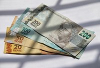 Lei que autoriza a concessão de abono pecuniário aos servidores municipais inativos e pensionistas é sancionada