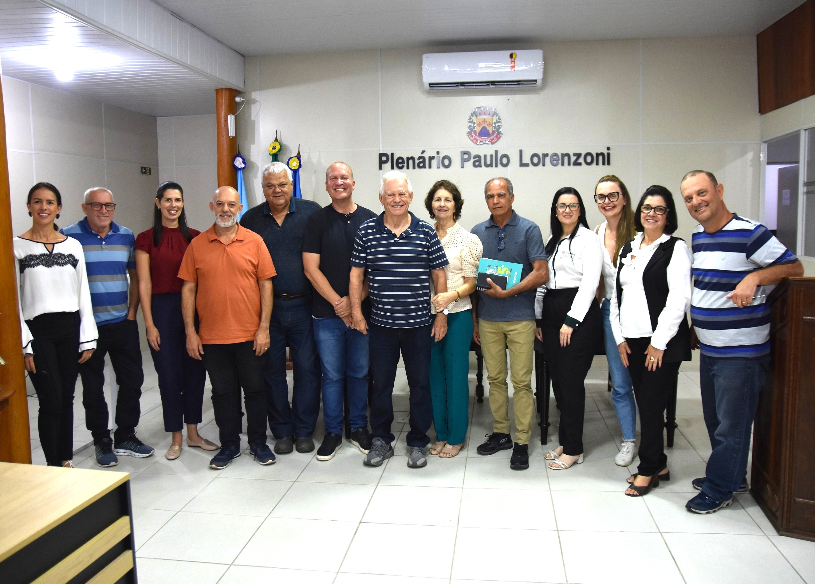 Organização de Amparo a Idosos “Sou Feliz” visita o Legislativo Martinense