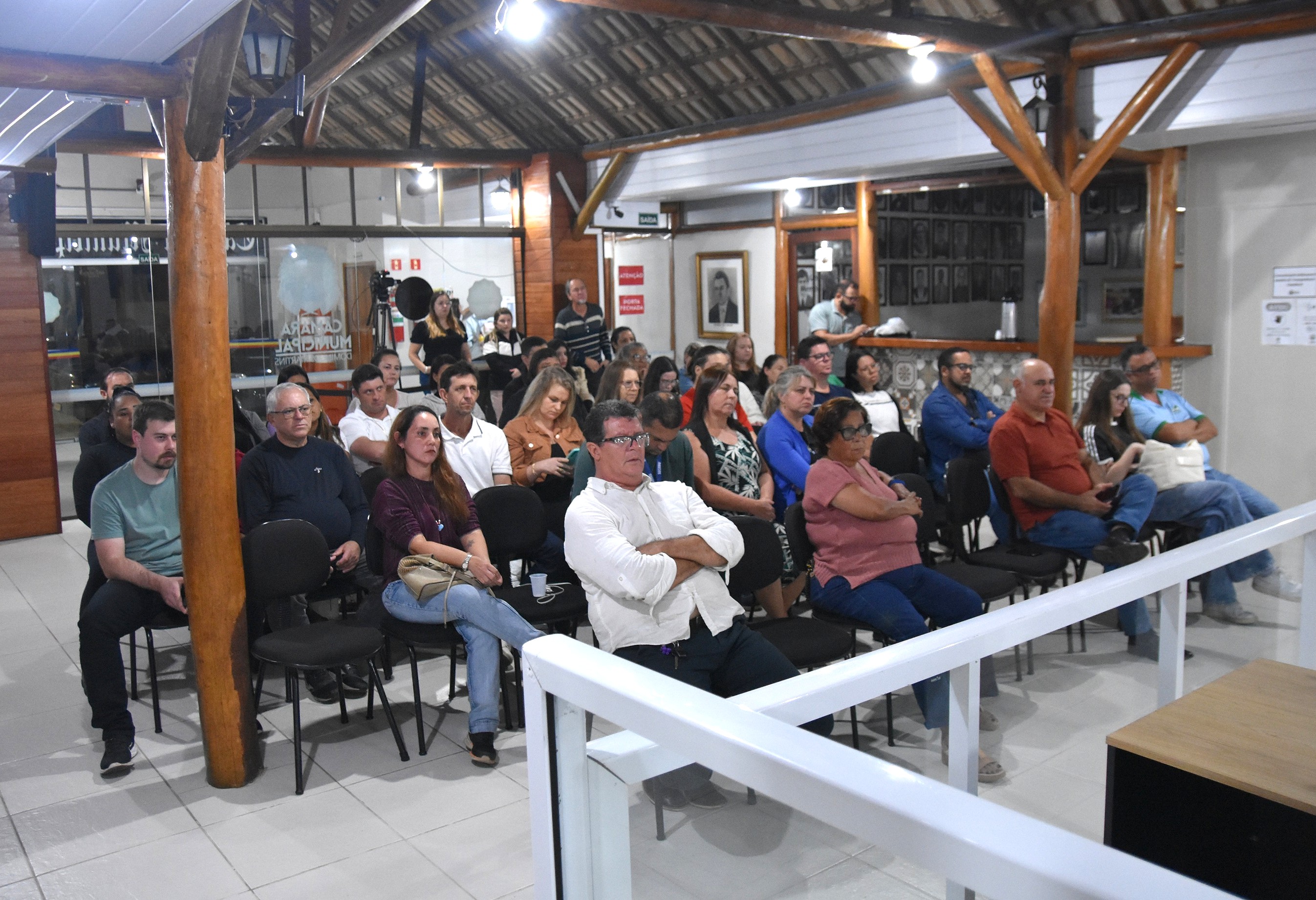 Resumos e resultados da 3ª sessão extraordinária e da 8ª sessão ordinária de 2025